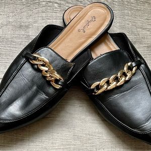 QUPID mule loafers in black.